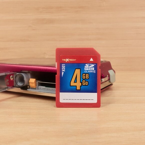 Fujifilm FinePix Z70 / 12MP Digital Camera / 5× Optical Zoom / Pink - Picture 8 of 8